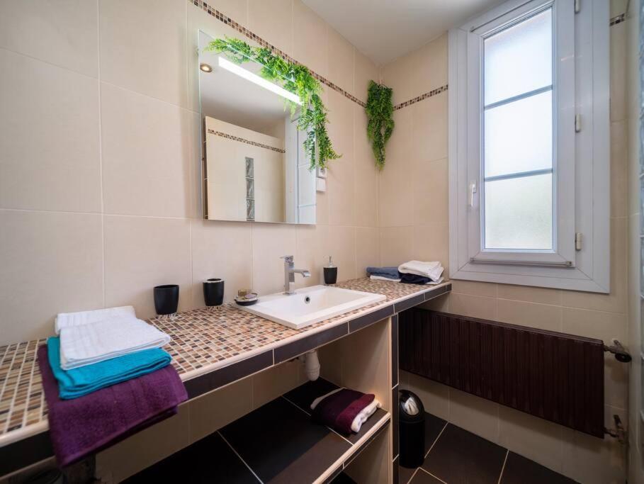 Appartement Tout Equipe Traversant 6 A 8 Couchages Marsella Exterior foto